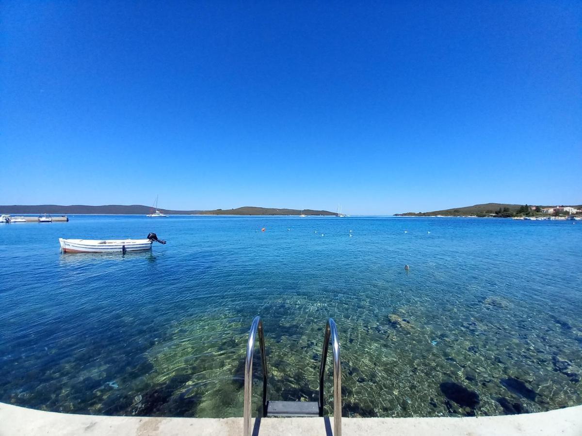 Apartments Rozelyn Ugljan Εξωτερικό φωτογραφία
