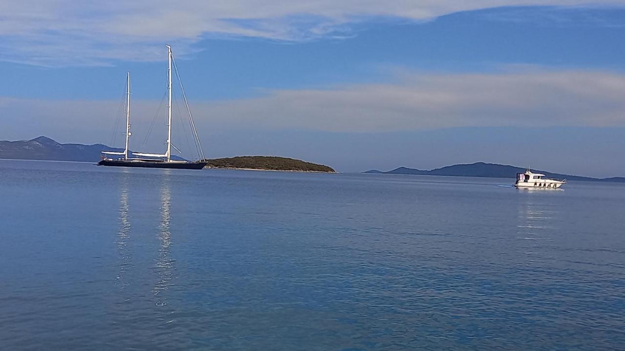 Apartments Rozelyn Ugljan Εξωτερικό φωτογραφία
