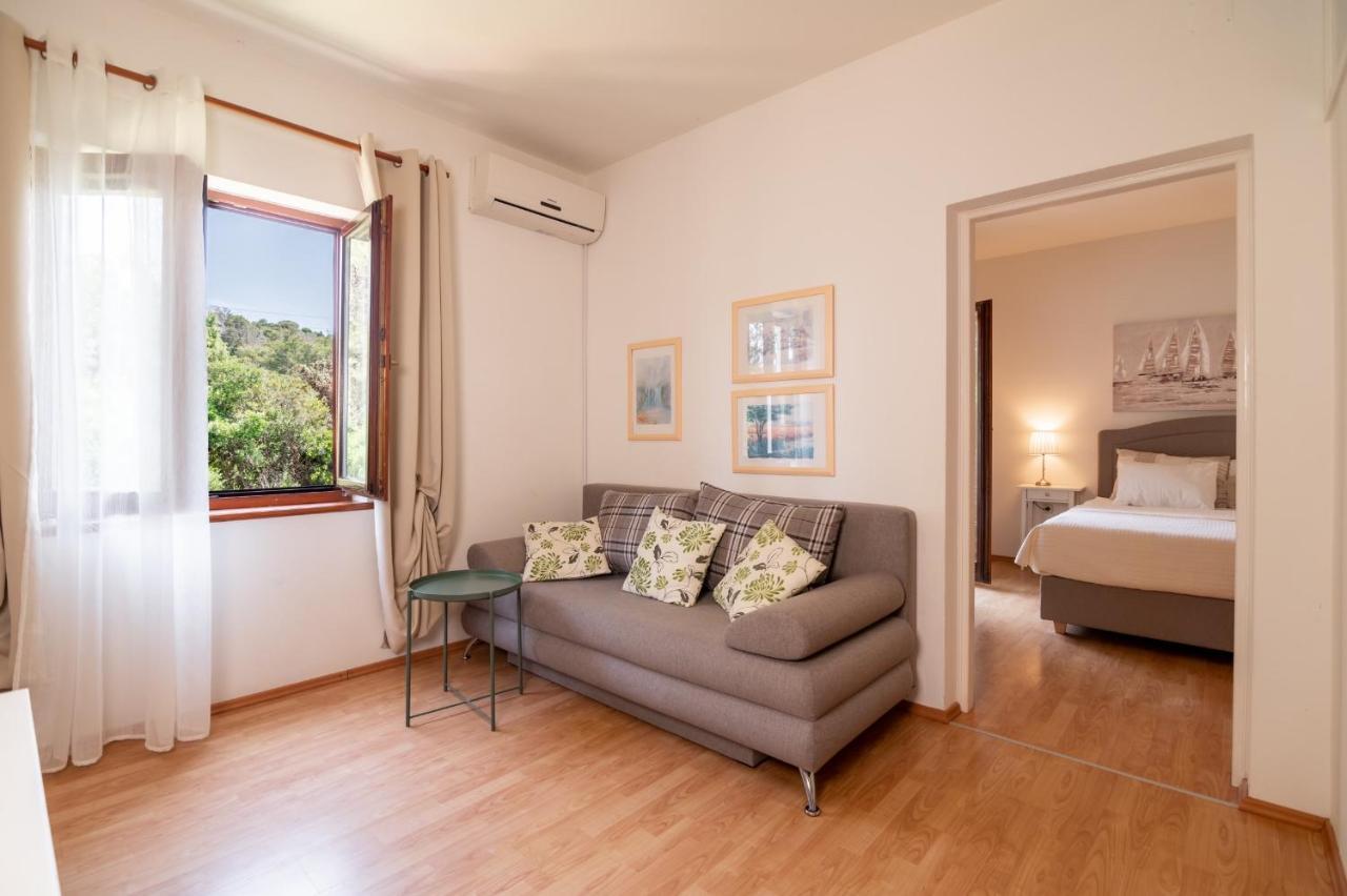 Apartments Rozelyn Ugljan Εξωτερικό φωτογραφία