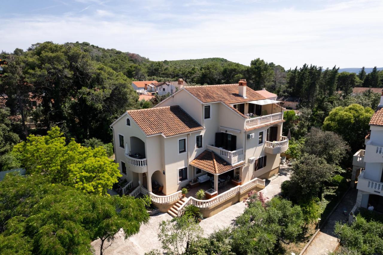 Apartments Rozelyn Ugljan Εξωτερικό φωτογραφία