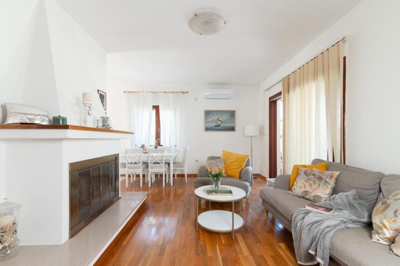 Apartments Rozelyn Ugljan Εξωτερικό φωτογραφία