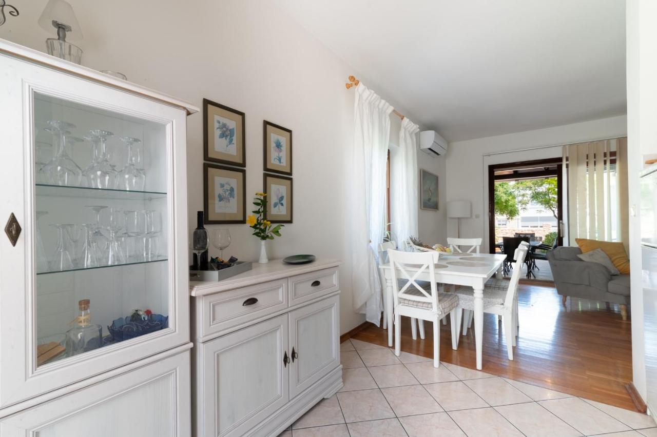Apartments Rozelyn Ugljan Εξωτερικό φωτογραφία