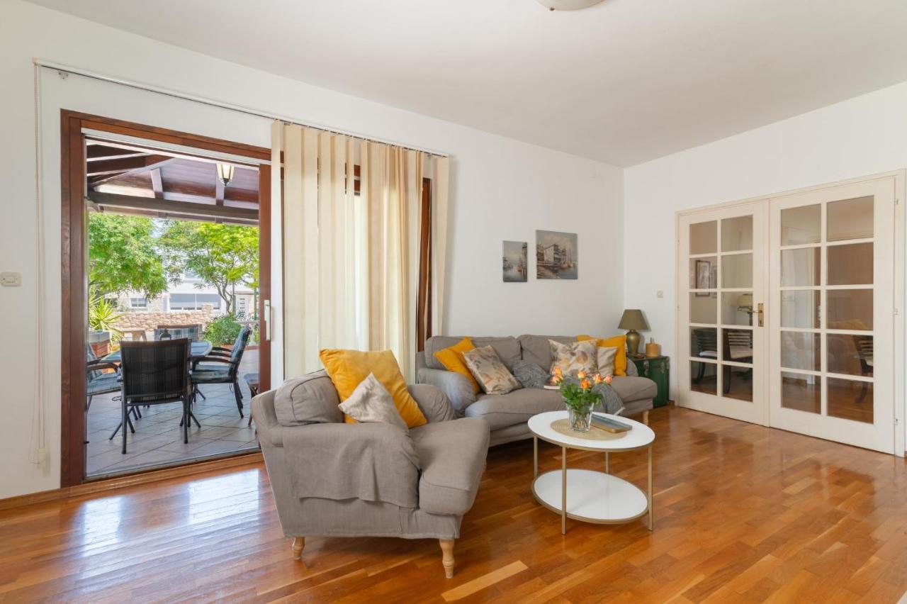 Apartments Rozelyn Ugljan Εξωτερικό φωτογραφία