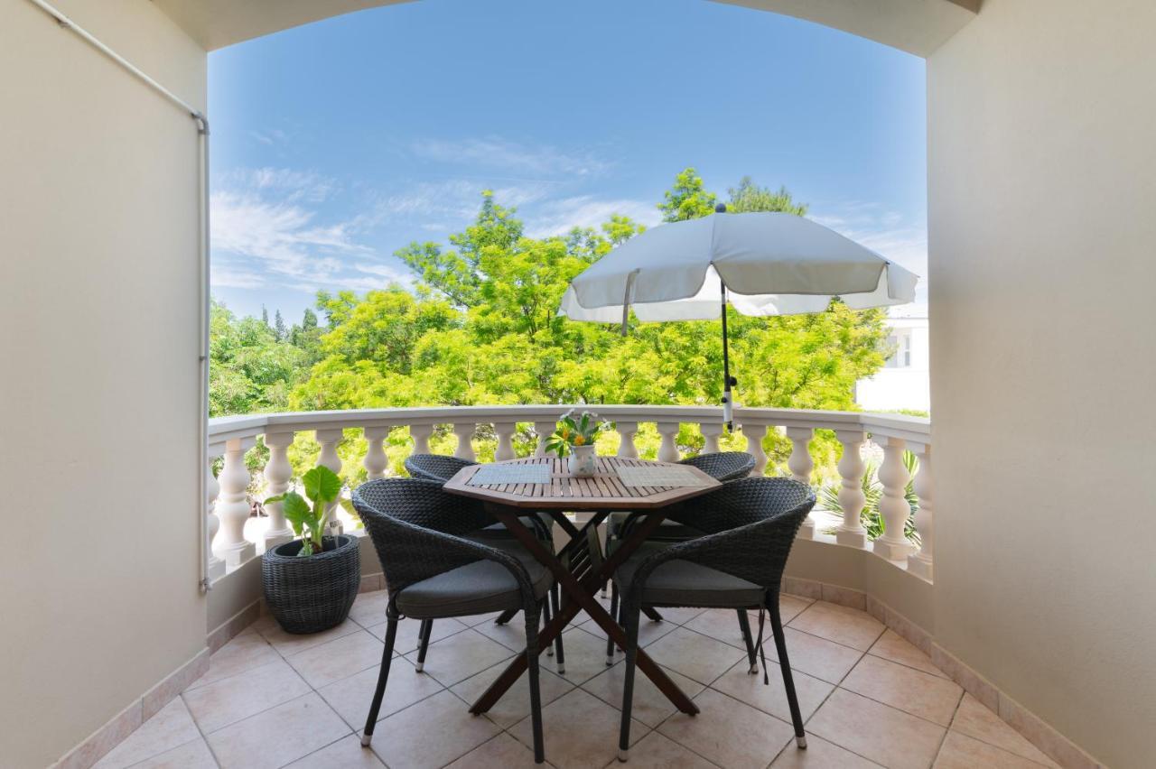 Apartments Rozelyn Ugljan Εξωτερικό φωτογραφία