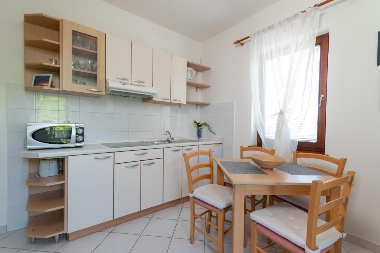 Apartments Rozelyn Ugljan Εξωτερικό φωτογραφία