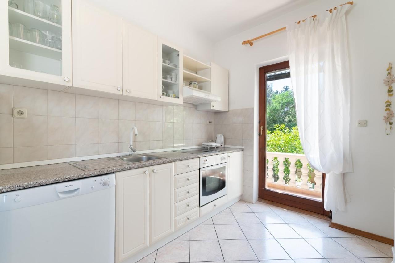 Apartments Rozelyn Ugljan Εξωτερικό φωτογραφία