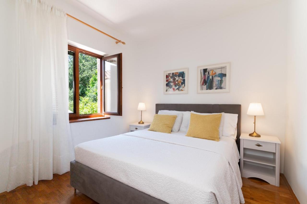 Apartments Rozelyn Ugljan Εξωτερικό φωτογραφία