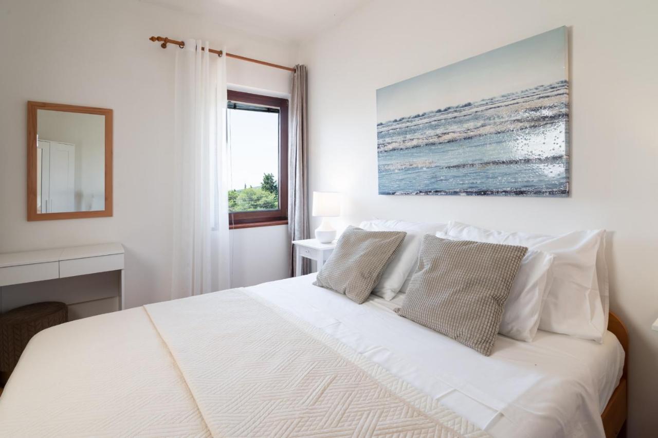 Apartments Rozelyn Ugljan Εξωτερικό φωτογραφία