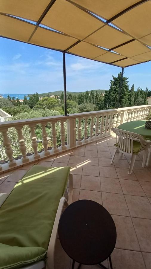 Apartments Rozelyn Ugljan Εξωτερικό φωτογραφία