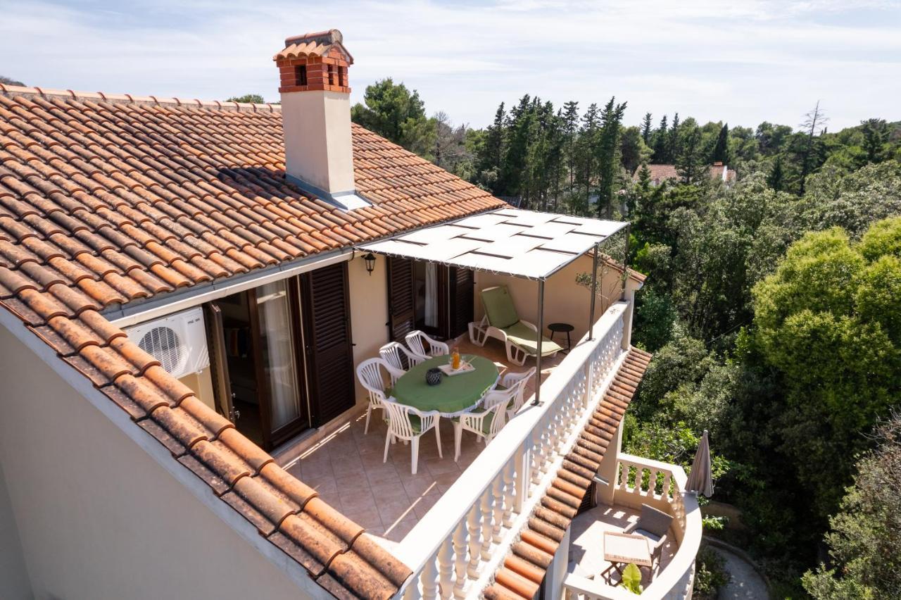 Apartments Rozelyn Ugljan Εξωτερικό φωτογραφία