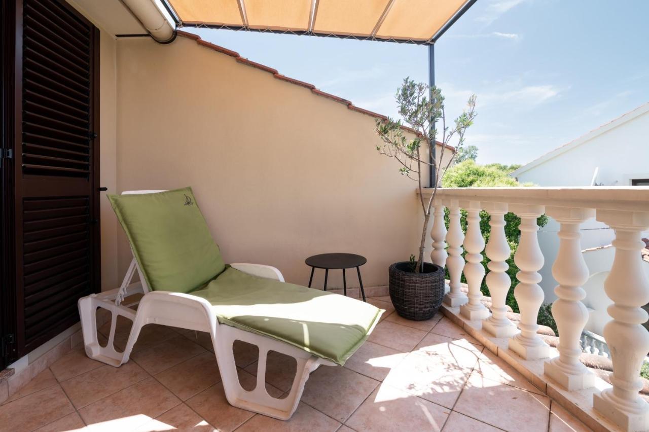 Apartments Rozelyn Ugljan Εξωτερικό φωτογραφία