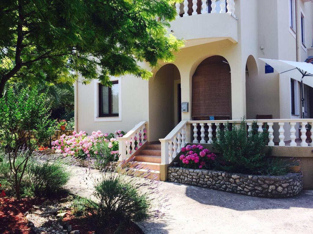 Apartments Rozelyn Ugljan Εξωτερικό φωτογραφία