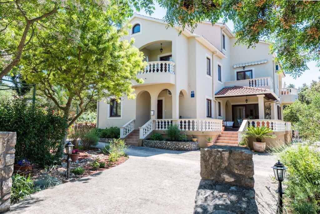 Apartments Rozelyn Ugljan Εξωτερικό φωτογραφία