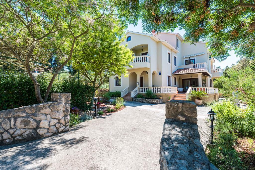 Apartments Rozelyn Ugljan Εξωτερικό φωτογραφία